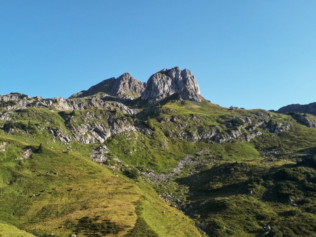 Alpine Hüttenwanderung Schadonagebiet
